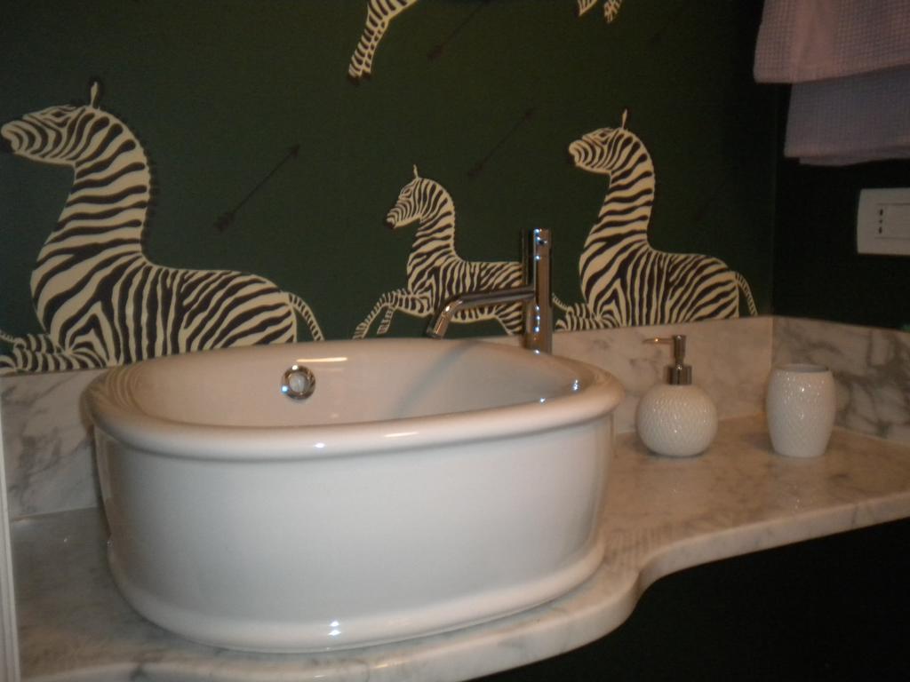 Zebra Rosso Apartment Milan Room photo